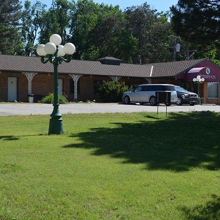 The Evergreen Motel In Kansas Pratt Екстериор снимка