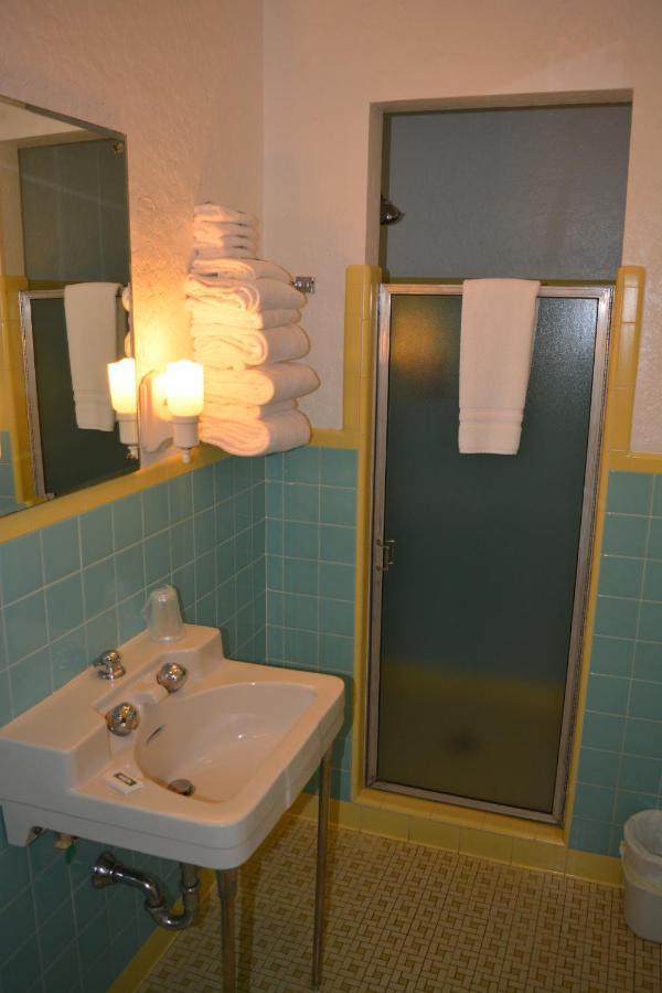 The Evergreen Motel In Kansas Pratt Екстериор снимка