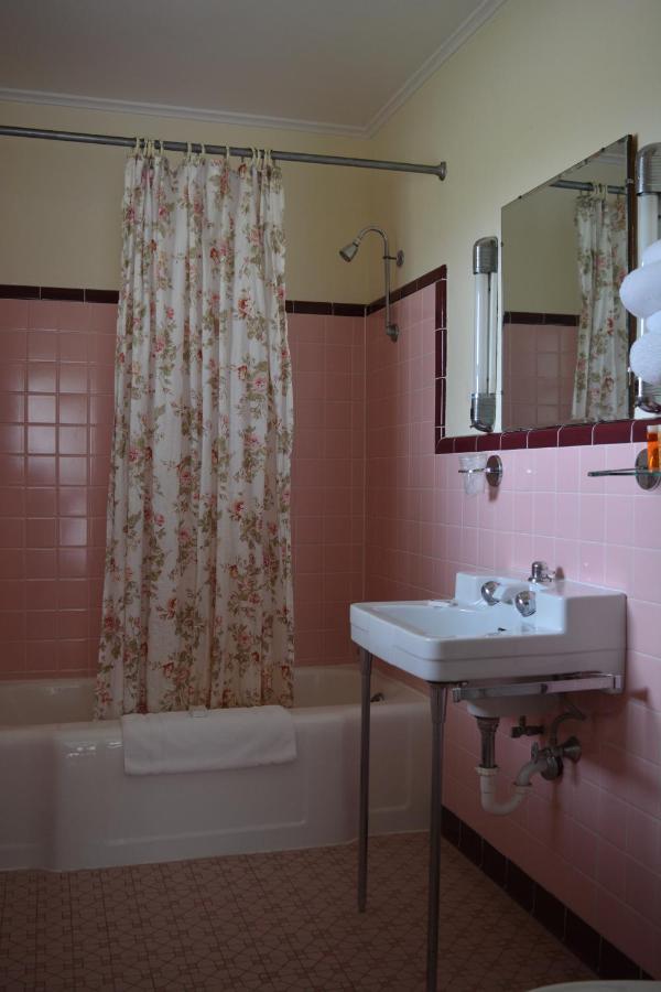 The Evergreen Motel In Kansas Pratt Екстериор снимка