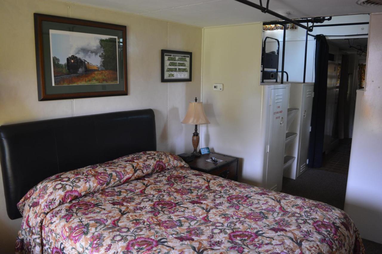 The Evergreen Motel In Kansas Pratt Екстериор снимка