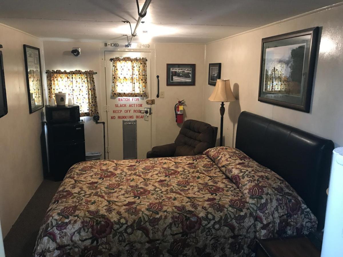 The Evergreen Motel In Kansas Pratt Екстериор снимка